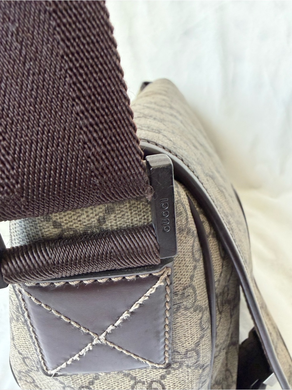Gucci GG Supreme Interlocking G Crossbody - Picture 6 of 15